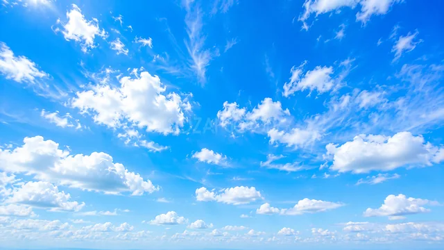 白い雲が広がる鮮やかな青空の爽やかな背景